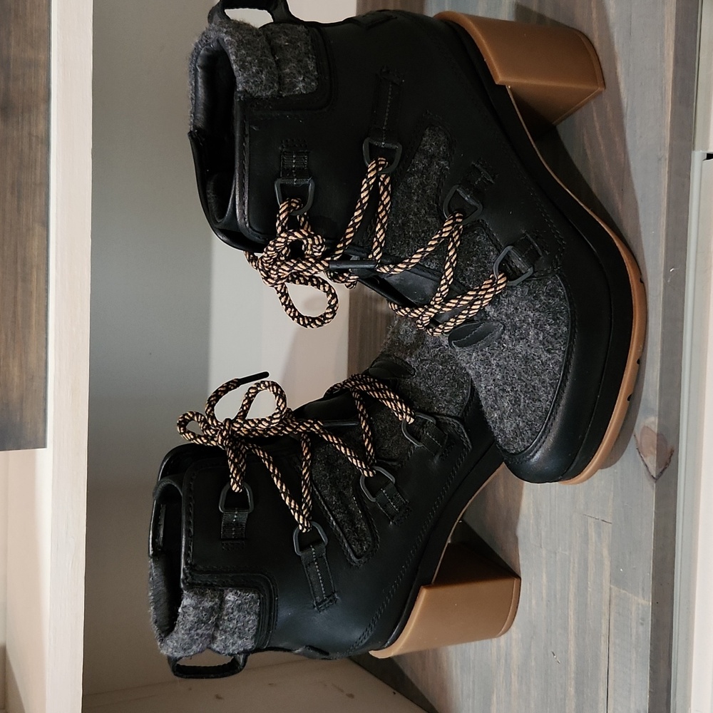 Sorel Blake lace up boots